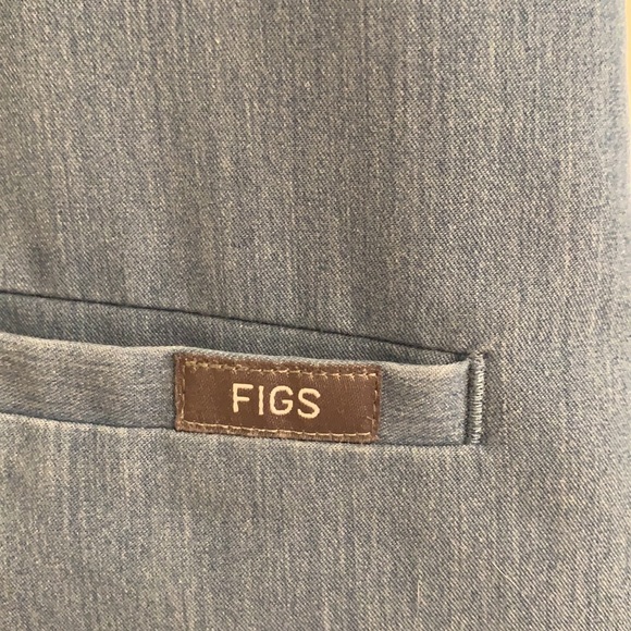 FIGS WOmen’s- Casma Scrub Top Size Small - Picture 4 of 5